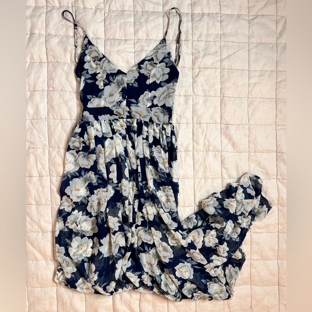 Miss Avenue Navy & Cream Floral Backless Maxi Dress - Small